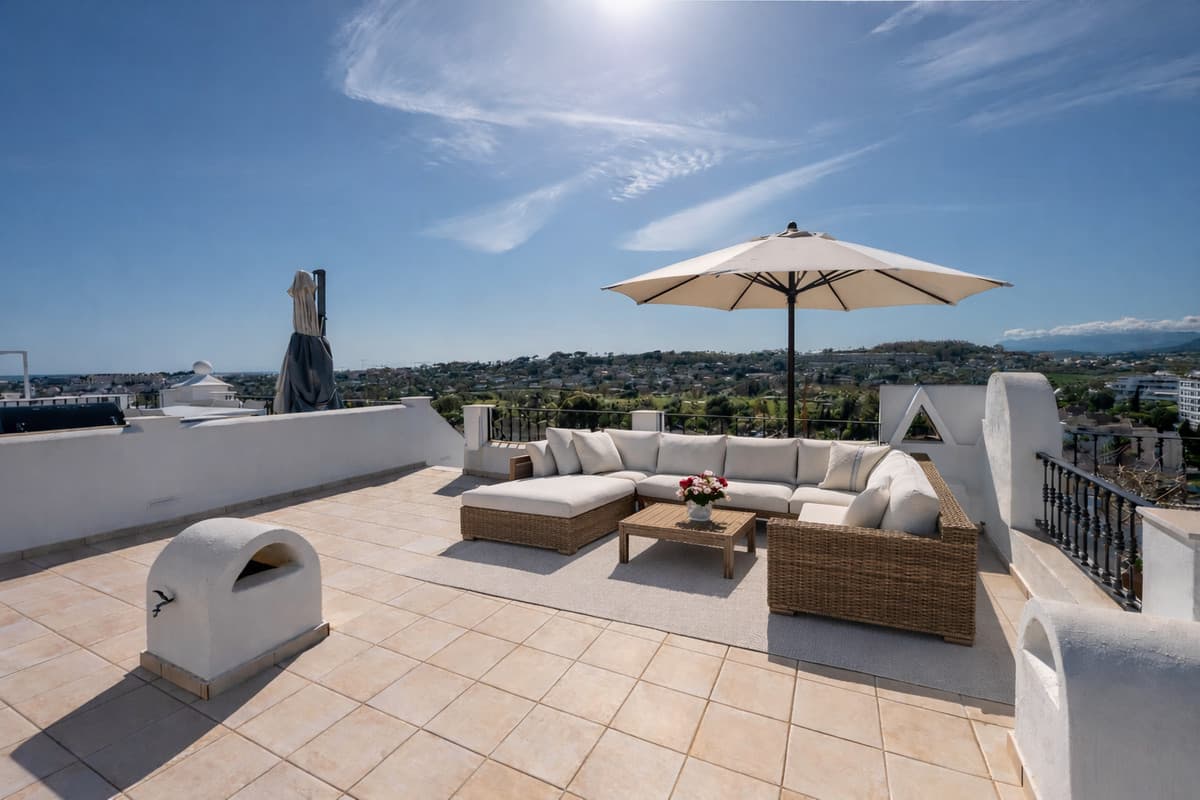 Townhouse in Nueva Andalucía — photo 1 of 10