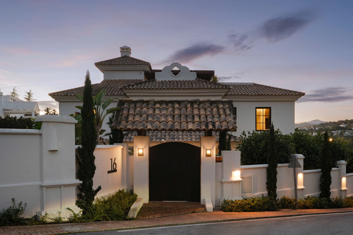 Detached Villa in Nueva Andalucía — photo 2 of 10