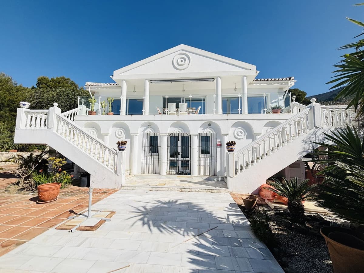 Detached Villa in Valtocado — photo 1 of 10