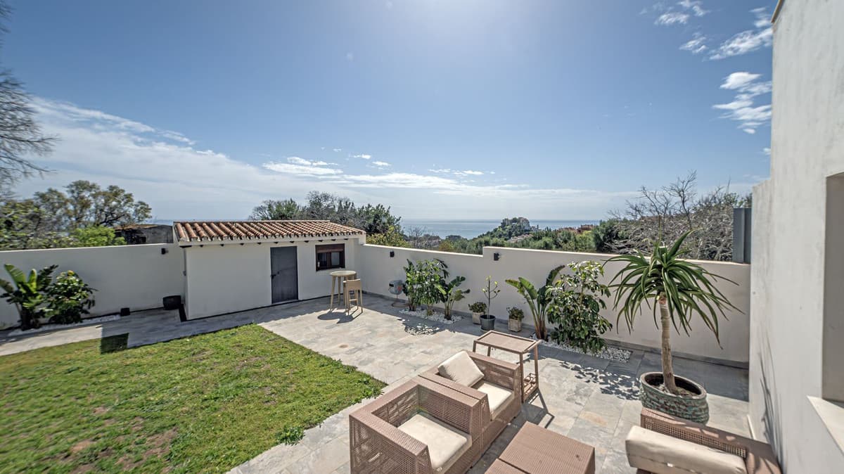 Detached Villa in Benalmadena Pueblo — photo 1 of 10