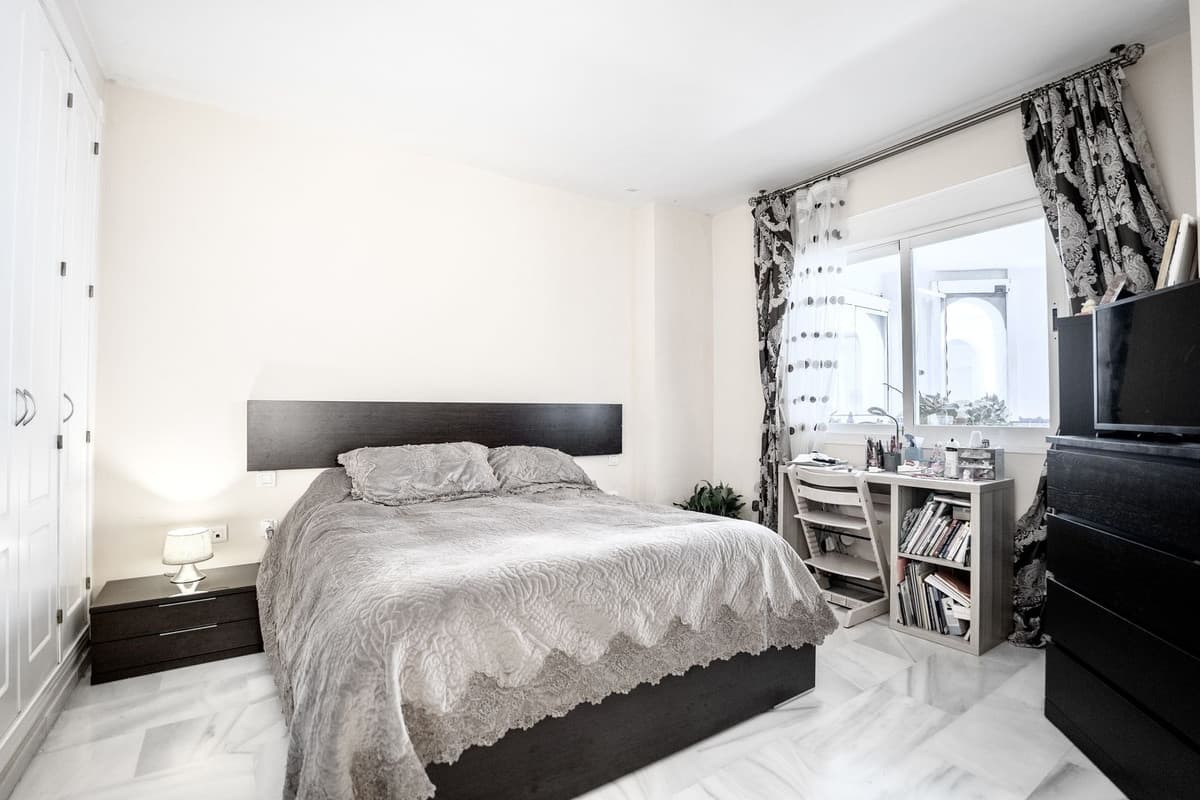 Middle Floor Apartment in Nueva Andalucía — photo 9 of 10