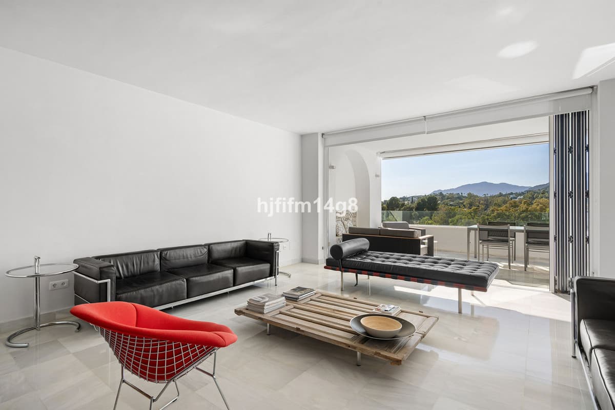 Middle Floor Apartment in Benahavís — photo 6 of 10