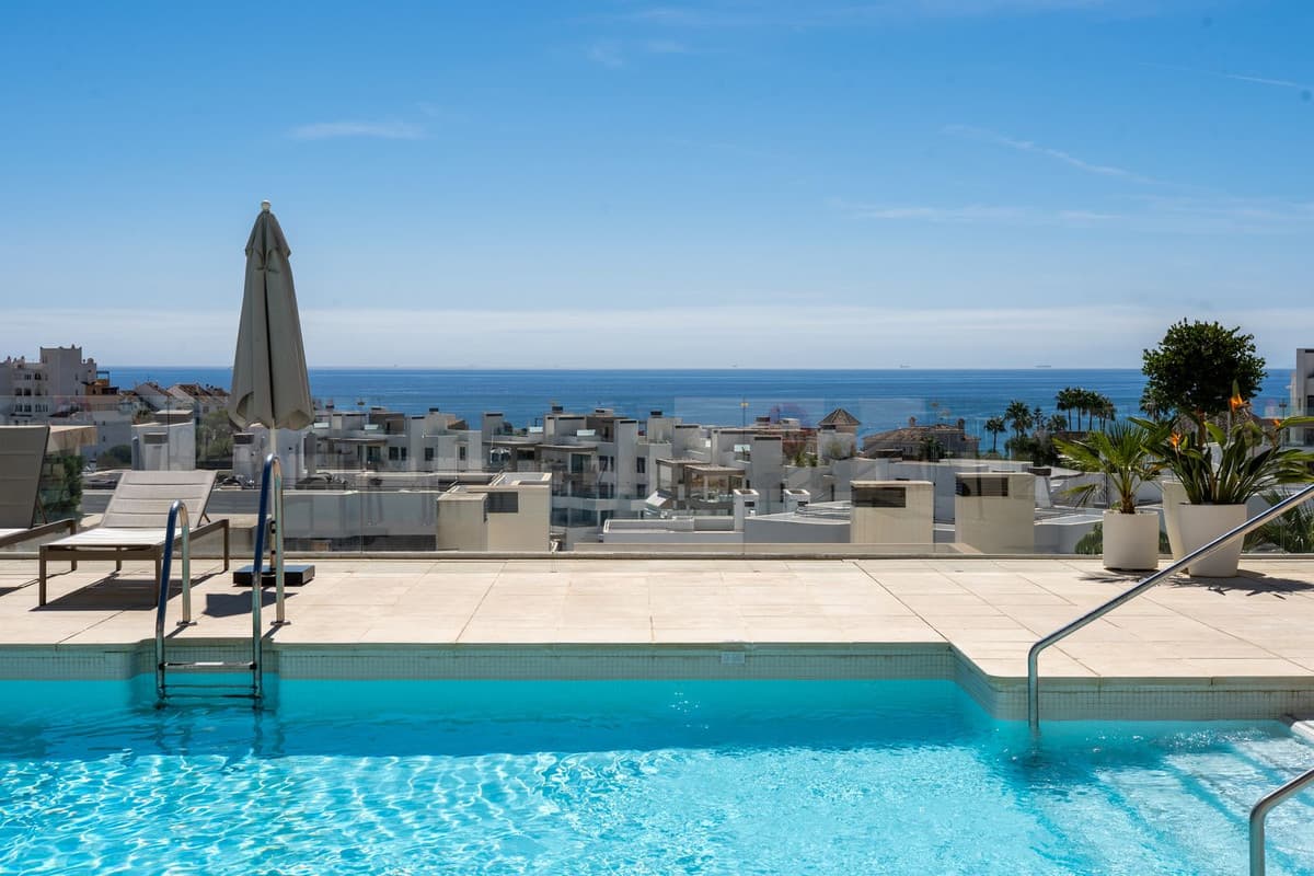 Top Floor Apartment in Estepona — photo 3 of 10