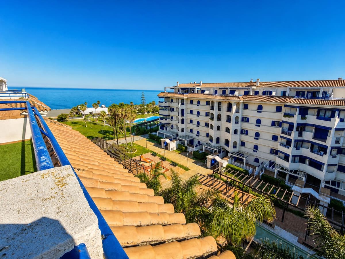 Penthouse in San Luis de Sabinillas — photo 1 of 10