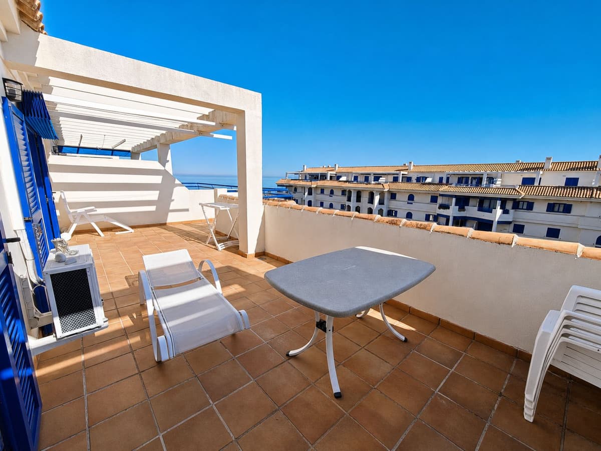 Penthouse in San Luis de Sabinillas — photo 4 of 10