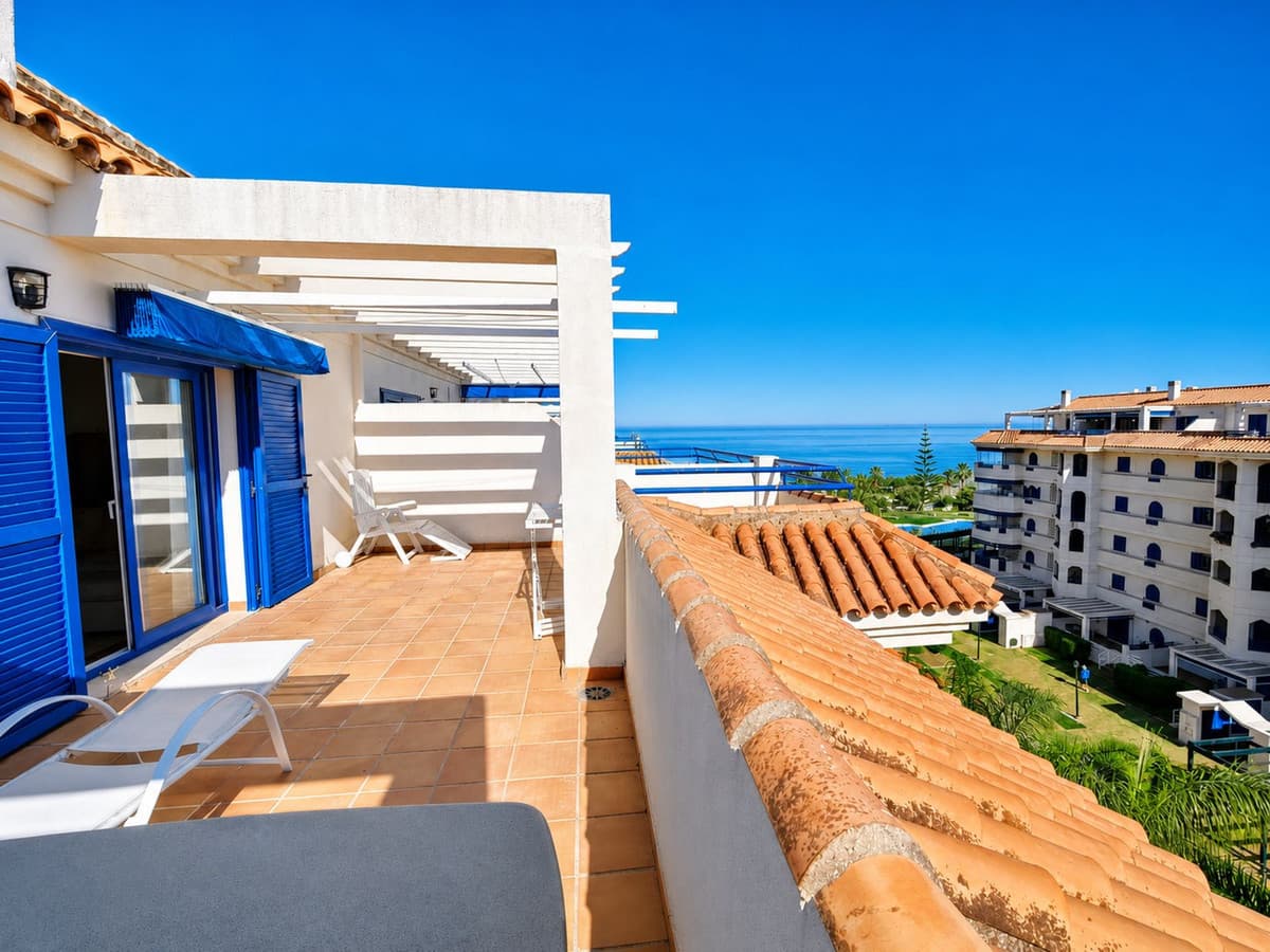 Penthouse in San Luis de Sabinillas — photo 5 of 10