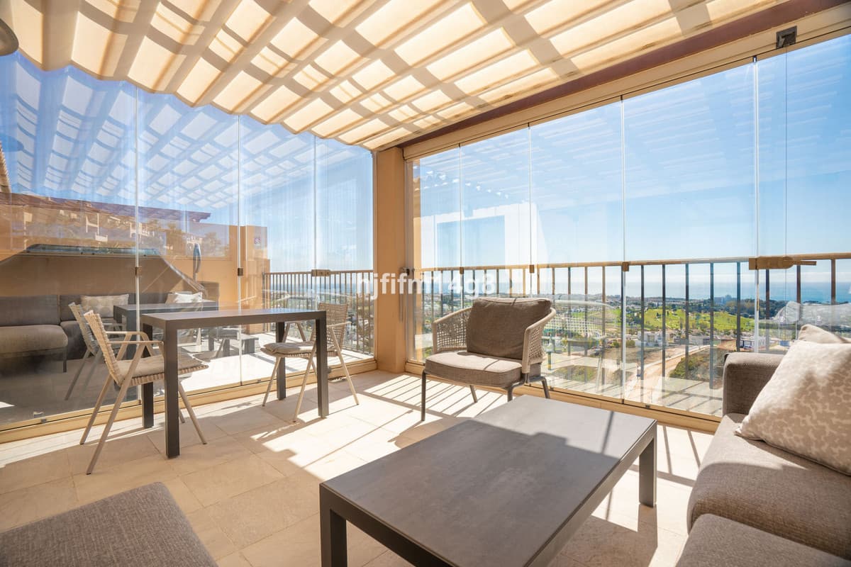Penthouse in Benahavís — photo 1 of 10