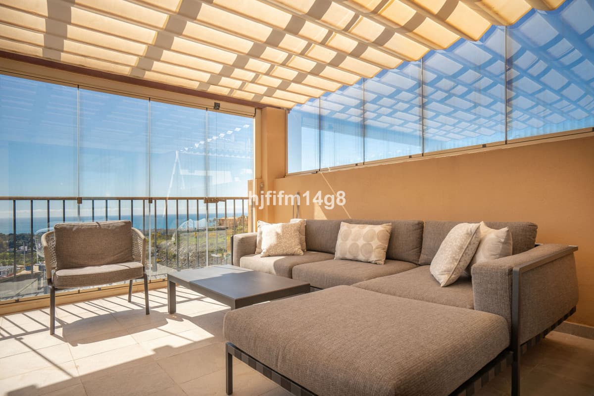Penthouse in Benahavís — photo 3 of 10