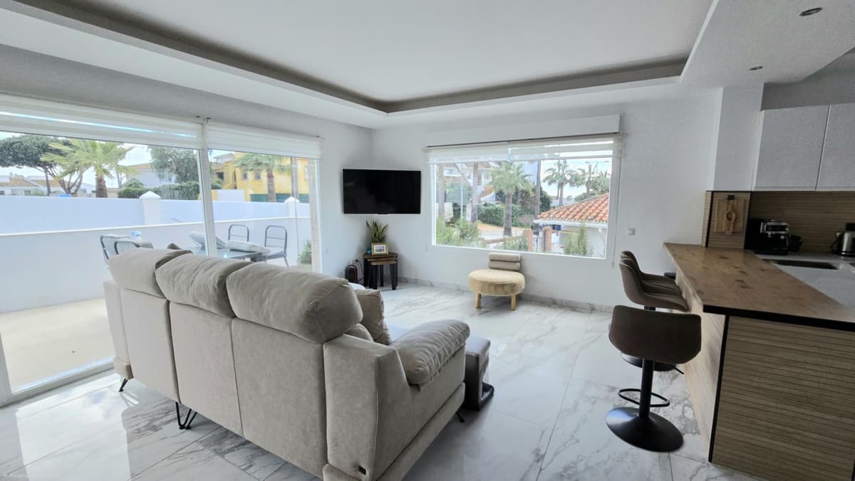 Detached Villa in Riviera del Sol — photo 3 of 10