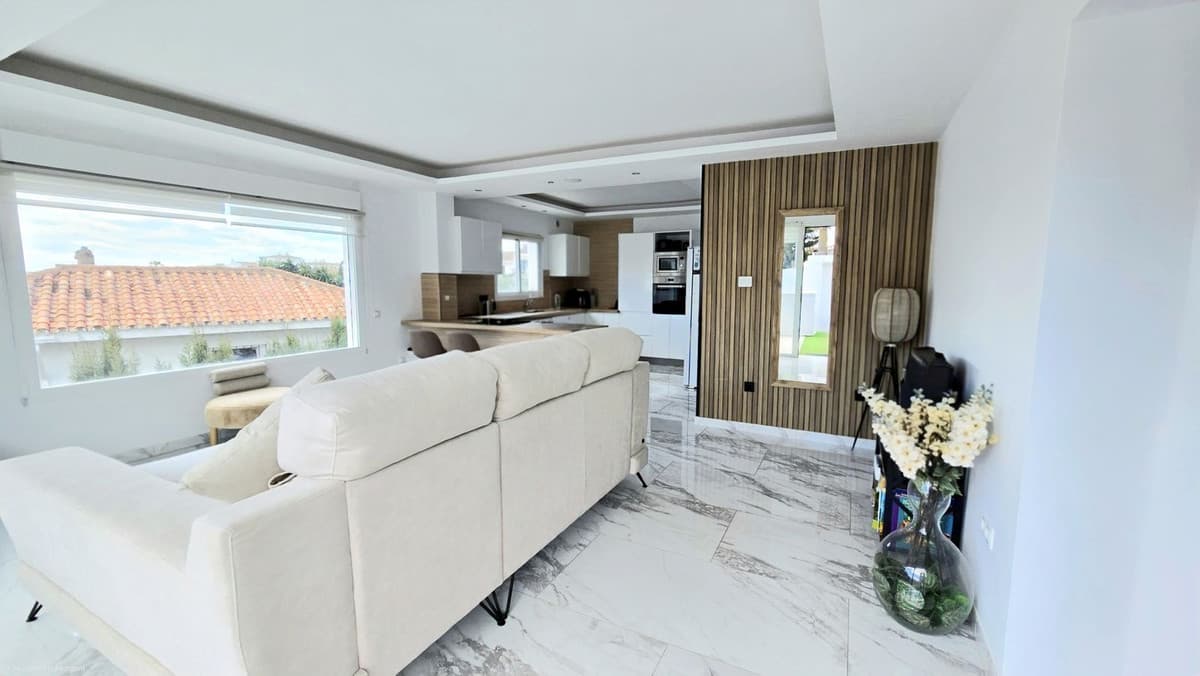 Detached Villa in Riviera del Sol — photo 4 of 10