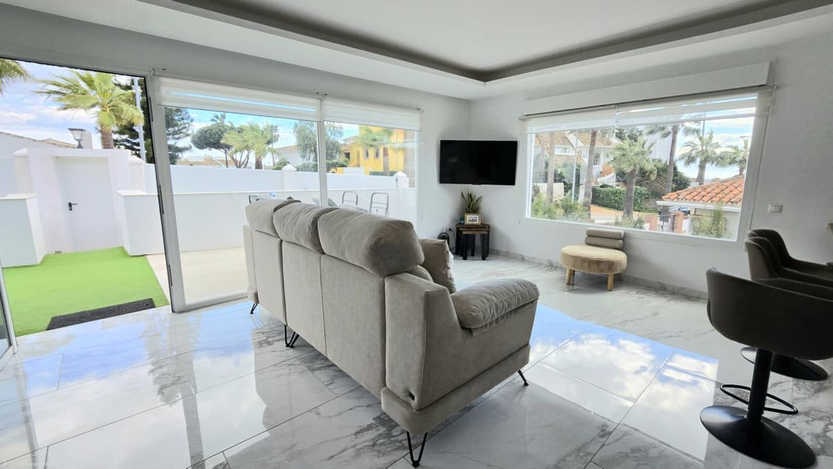 Detached Villa in Riviera del Sol — photo 5 of 10