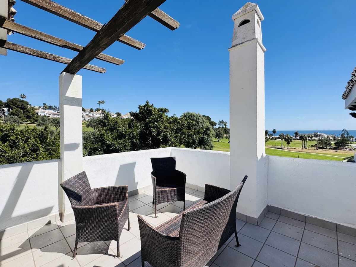 Townhouse in La Duquesa — photo 1 of 10