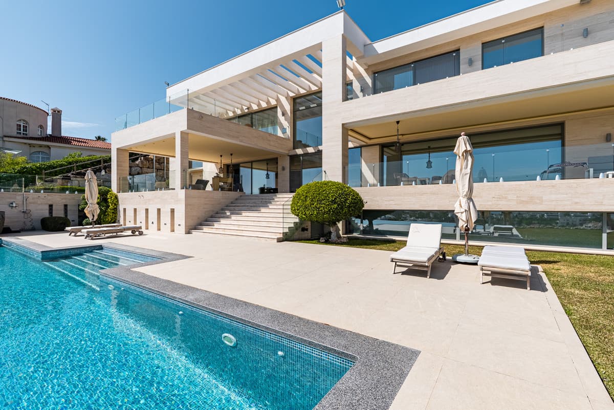 Detached Villa in Benahavís — photo 1 of 10