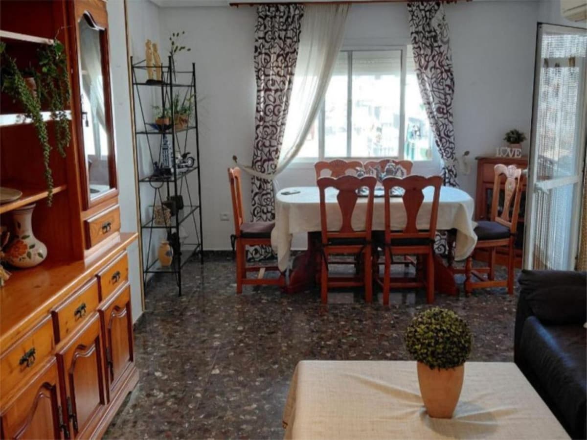 Middle Floor Apartment in Estepona — photo 2 of 10