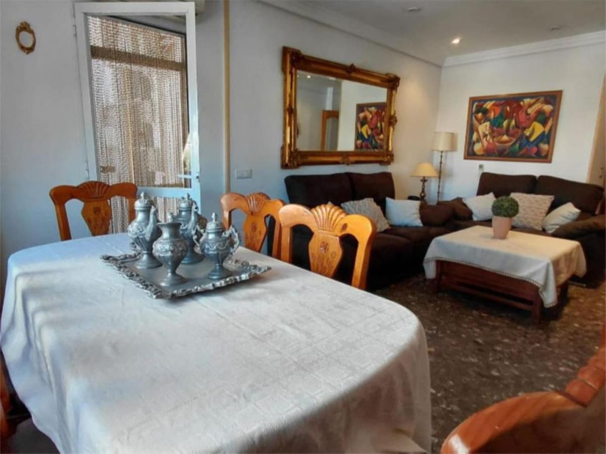 Middle Floor Apartment in Estepona — photo 3 of 10