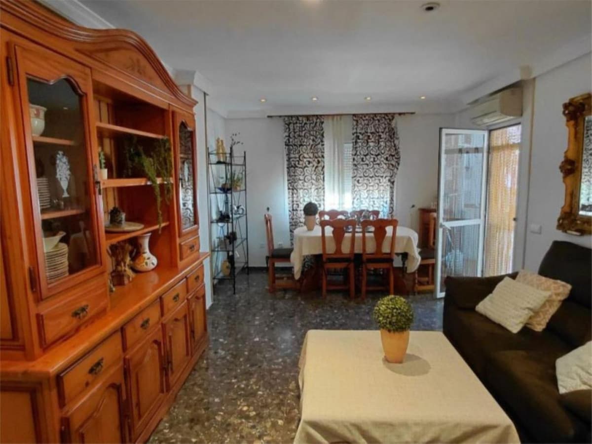 Middle Floor Apartment in Estepona — photo 4 of 10