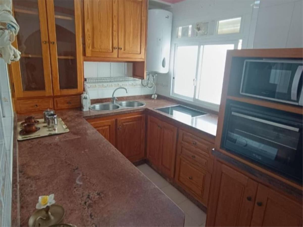 Middle Floor Apartment in Estepona — photo 5 of 10