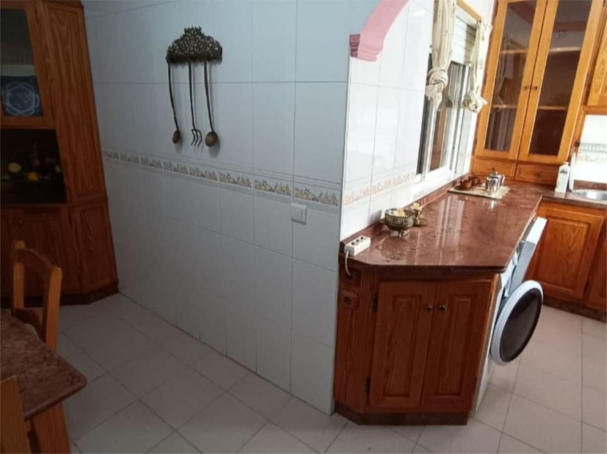 Middle Floor Apartment in Estepona — photo 7 of 10