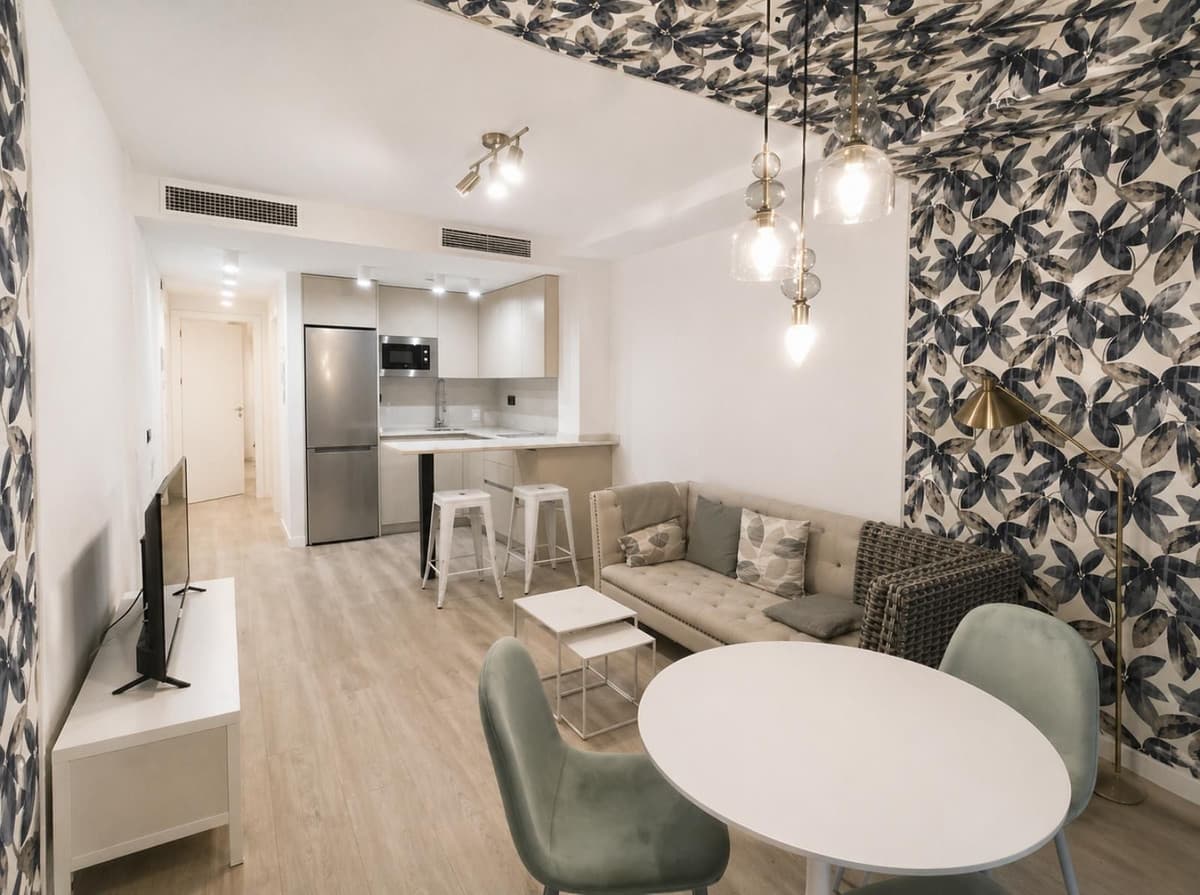 Middle Floor Apartment in Málaga Centro — photo 2 of 10