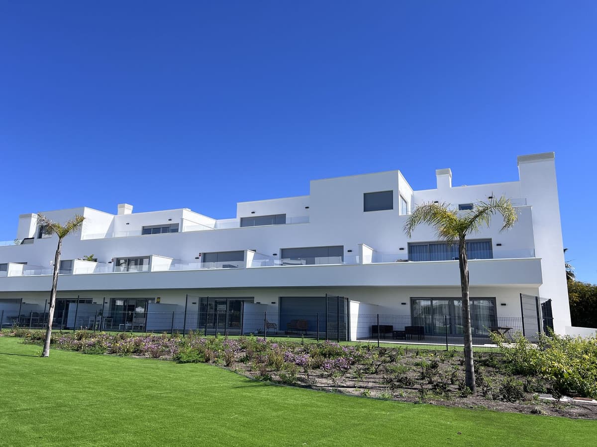 Top Floor Apartment in Bel Air — photo 2 of 10