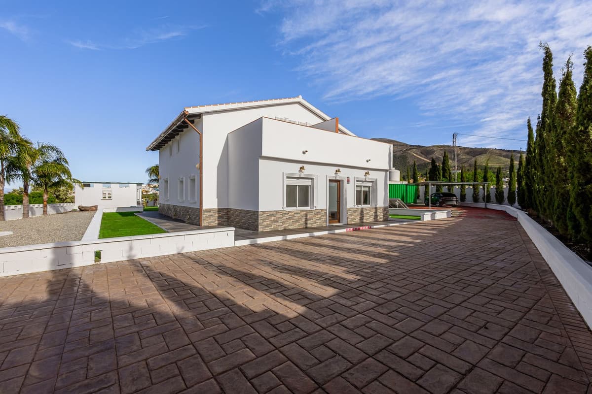 Detached Villa in Alhaurín el Grande — photo 2 of 10