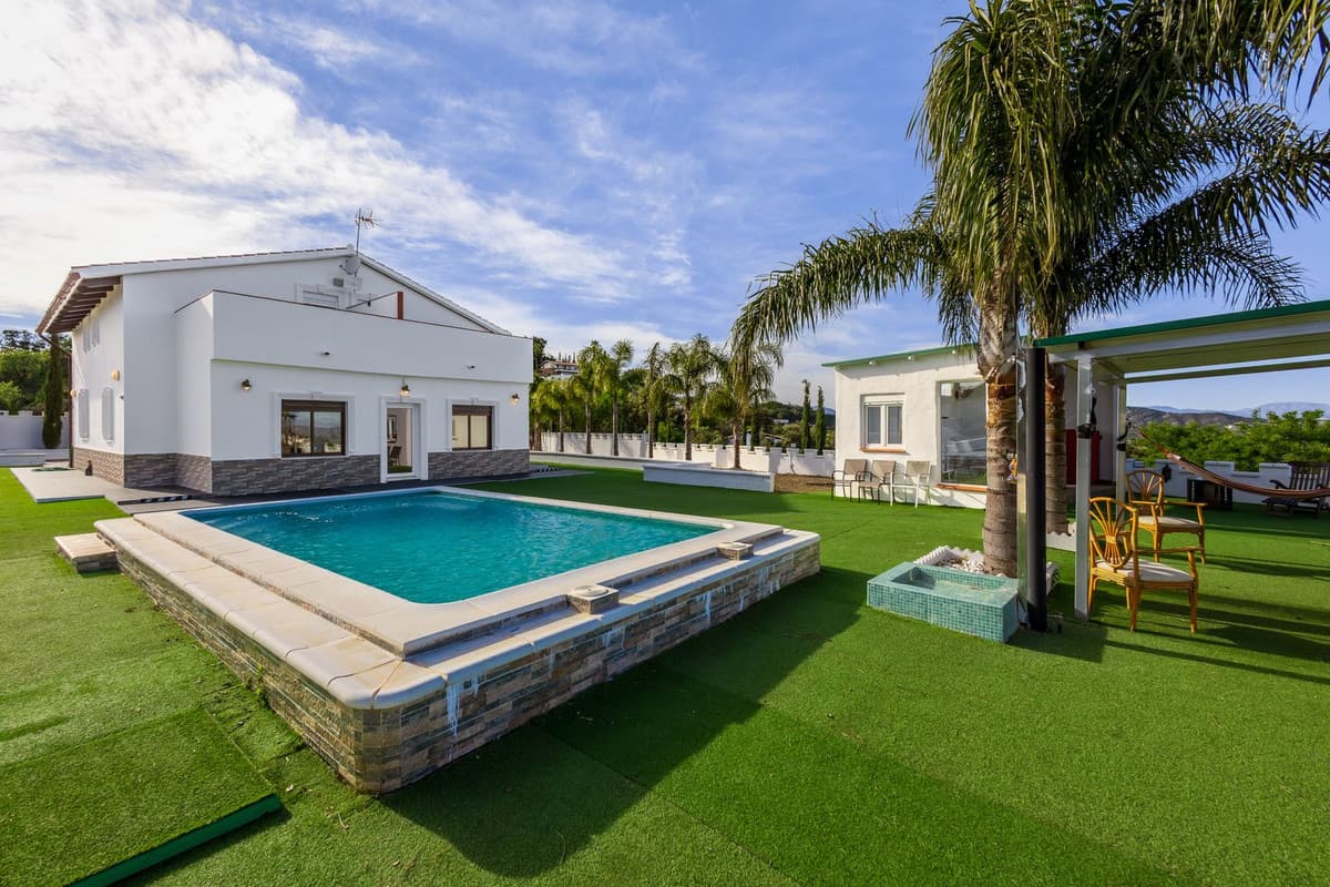 Detached Villa in Alhaurín el Grande — photo 3 of 10