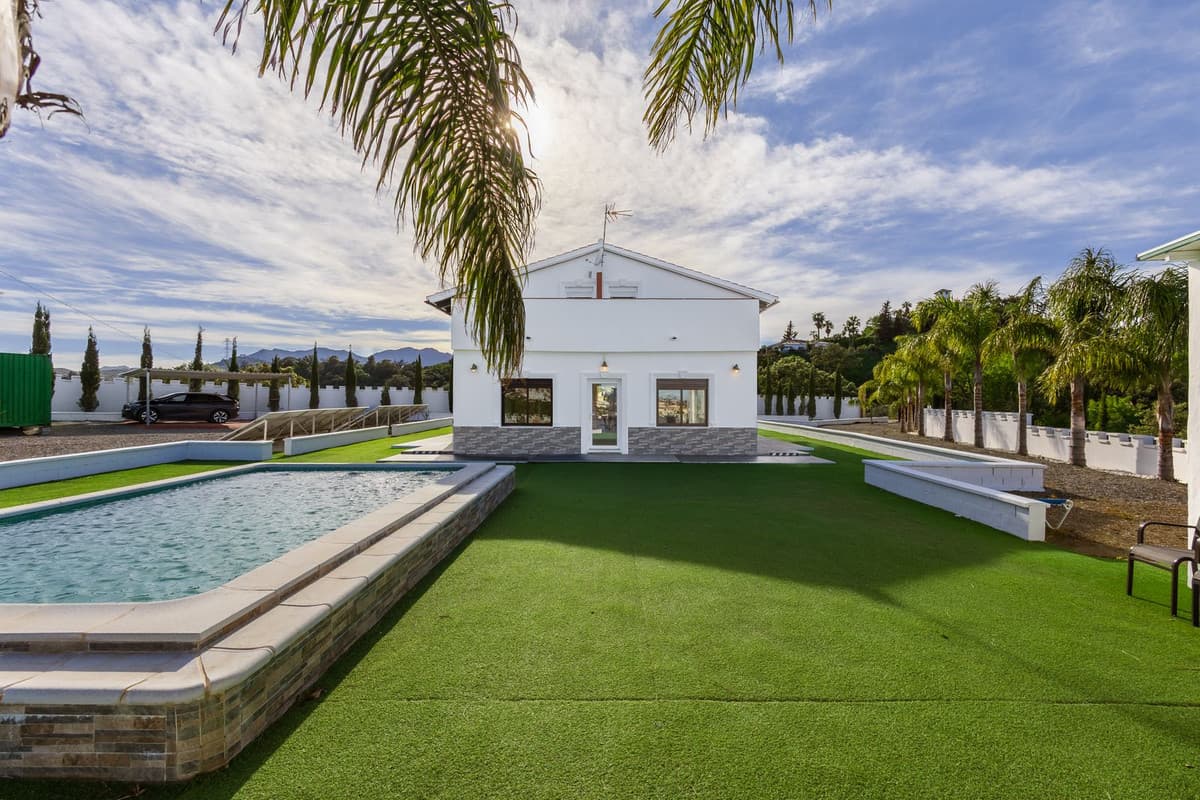 Detached Villa in Alhaurín el Grande — photo 4 of 10