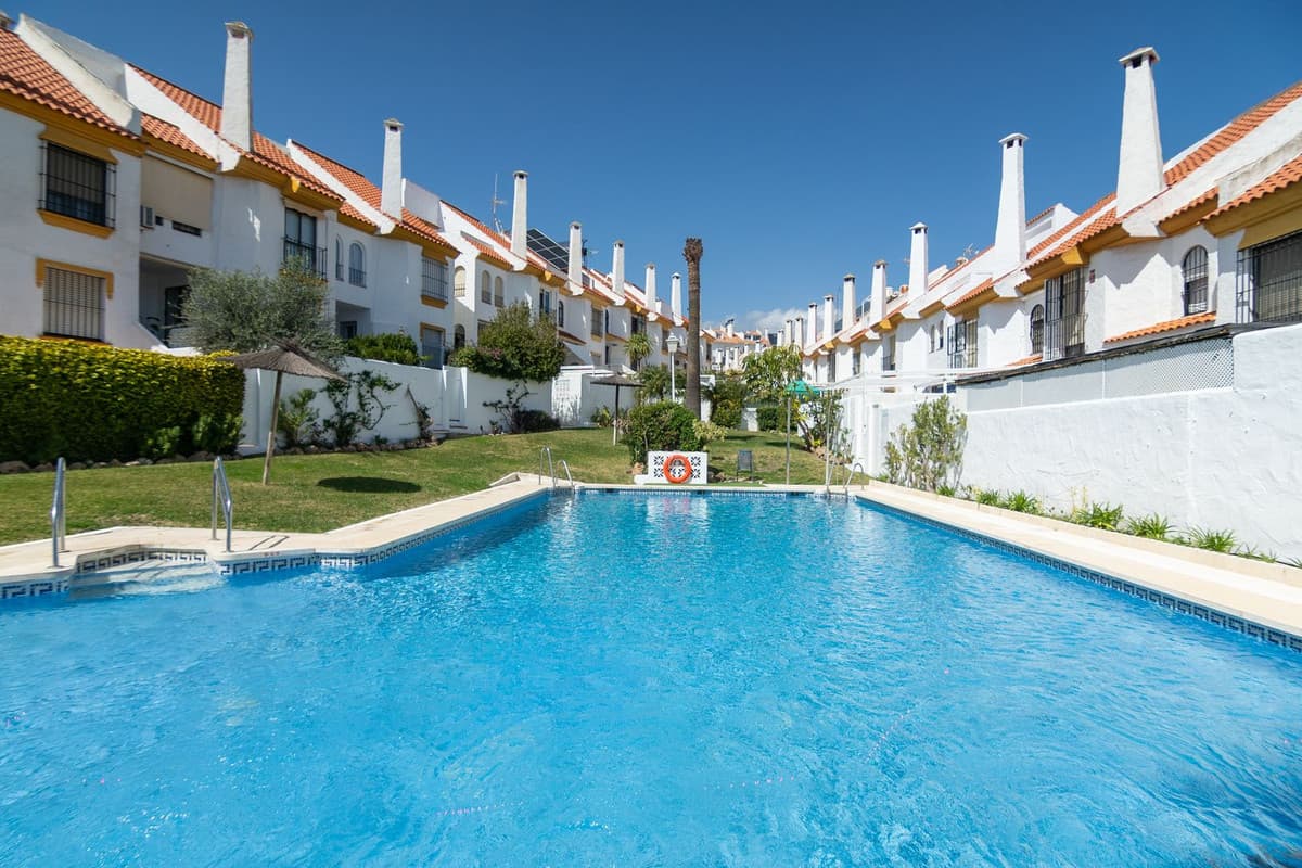 Townhouse in Estepona — photo 1 of 10