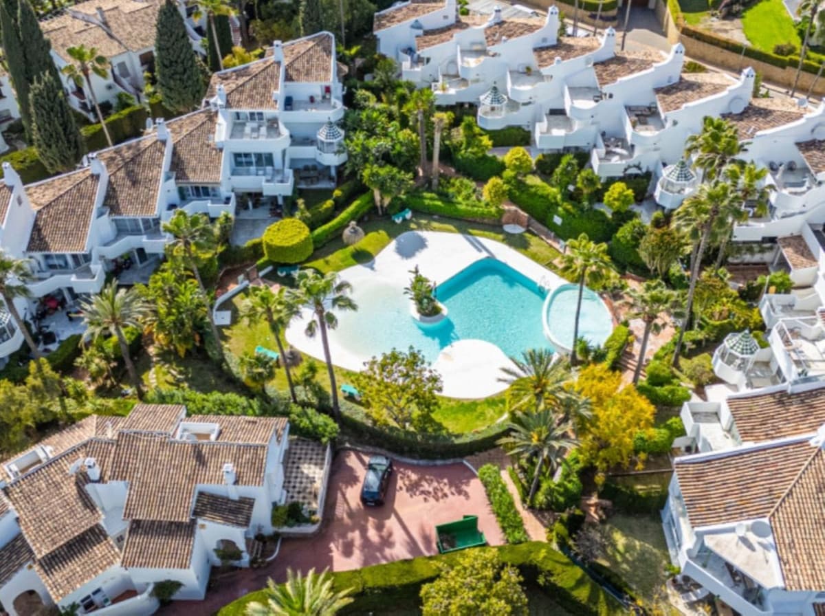 Semi-Detached House in Marbella — photo 1 of 10