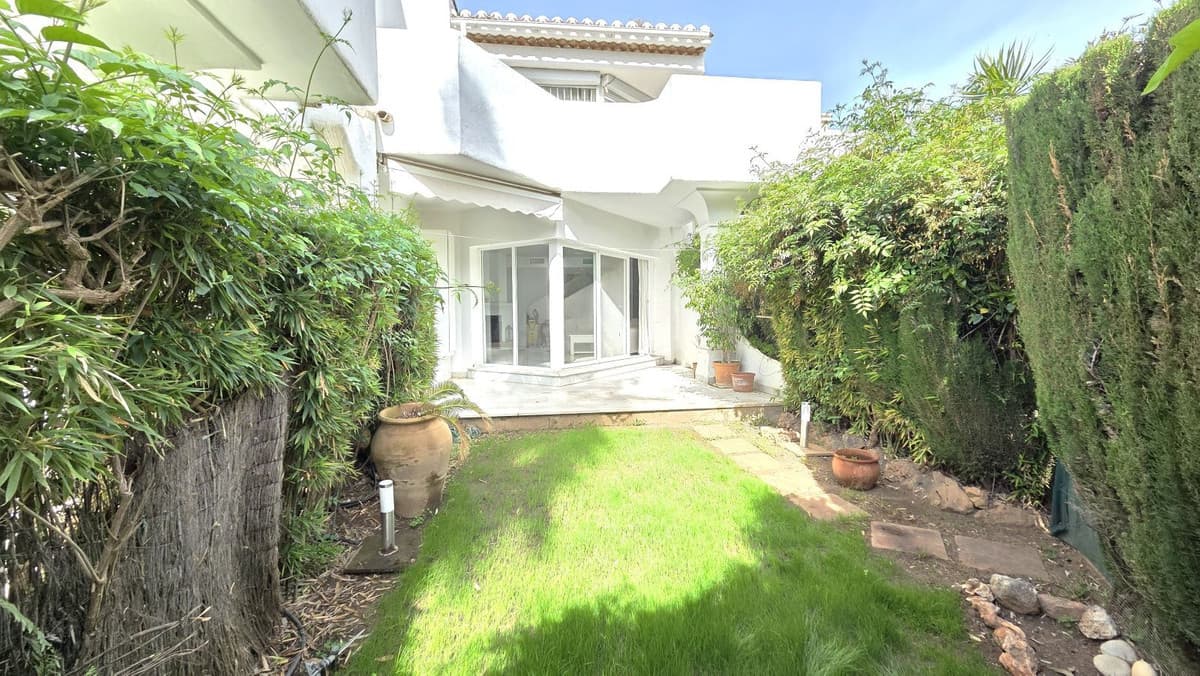 Semi-Detached House in Marbella — photo 3 of 10