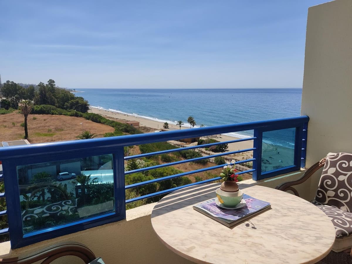 Middle Floor Apartment in Marbella — photo 1 of 10