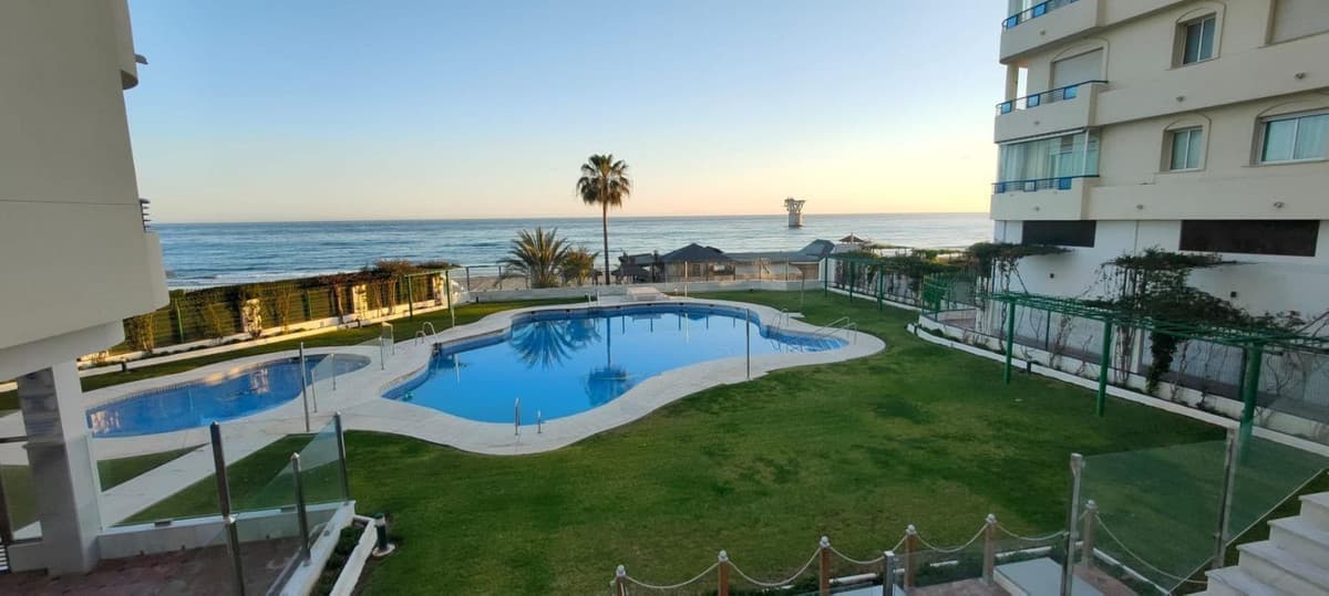 Middle Floor Apartment in Marbella — photo 3 of 10