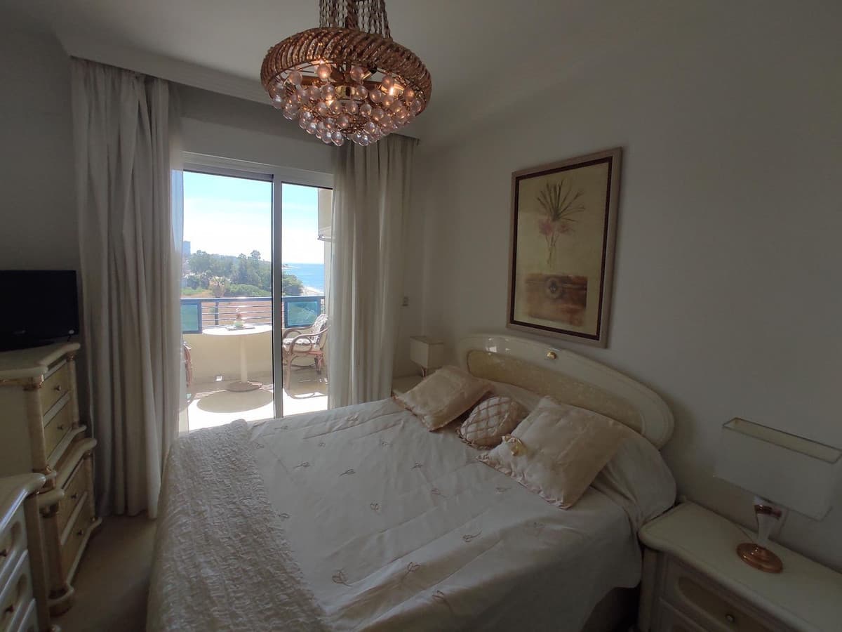 Middle Floor Apartment in Marbella — photo 7 of 10