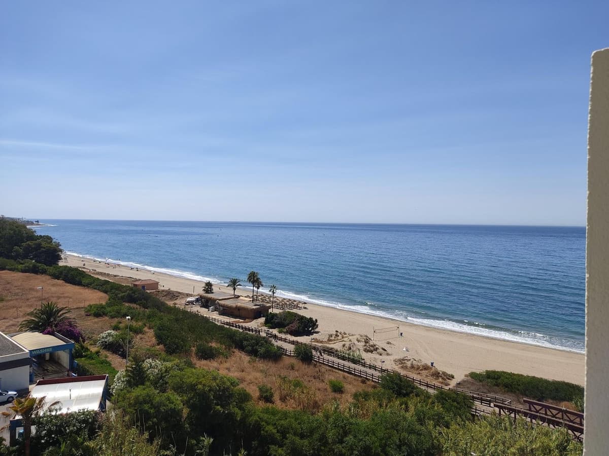 Middle Floor Apartment in Marbella — photo 10 of 10