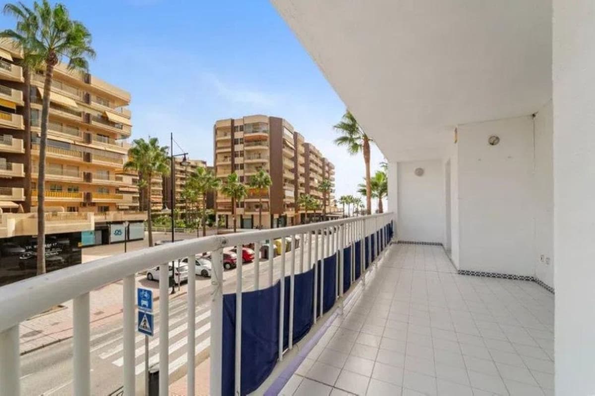 Middle Floor Apartment in Fuengirola — photo 3 of 10