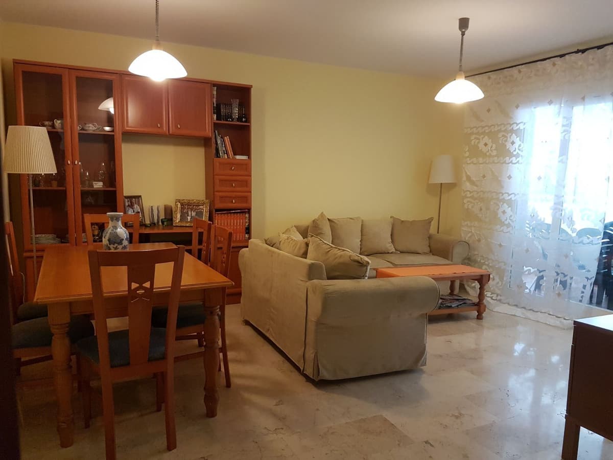 Middle Floor Apartment in Fuengirola — photo 1 of 10