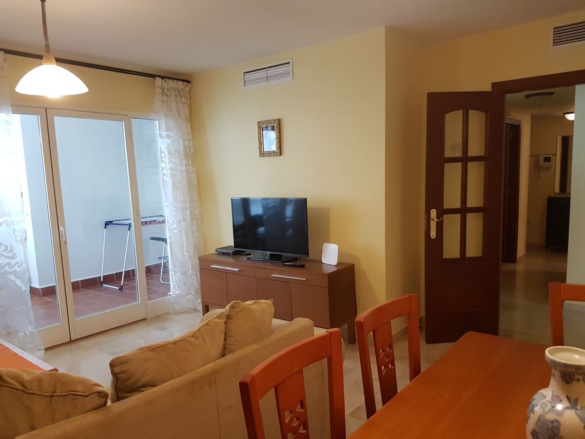 Middle Floor Apartment in Fuengirola — photo 3 of 10