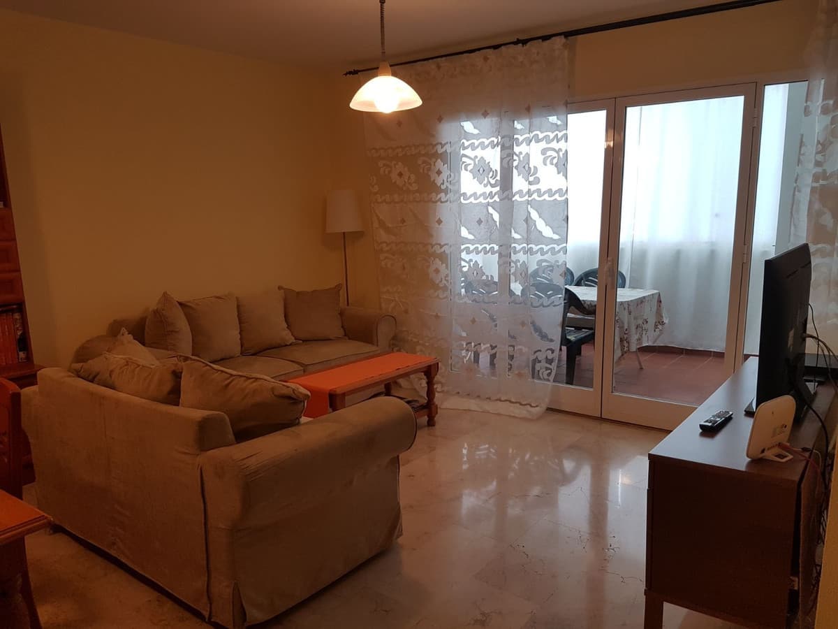 Middle Floor Apartment in Fuengirola — photo 4 of 10