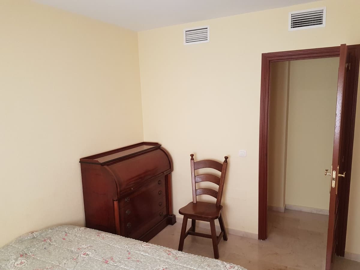 Middle Floor Apartment in Fuengirola — photo 10 of 10