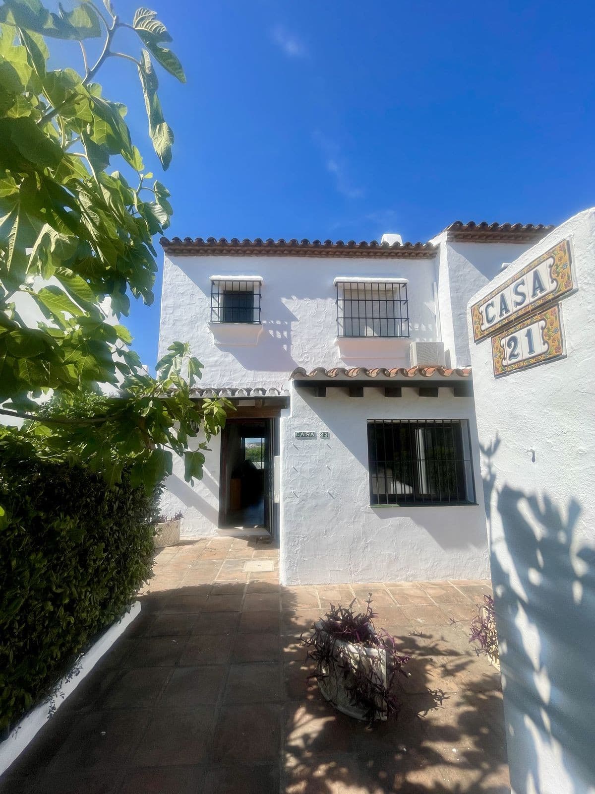 Semi-Detached House in La Duquesa — photo 2 of 10