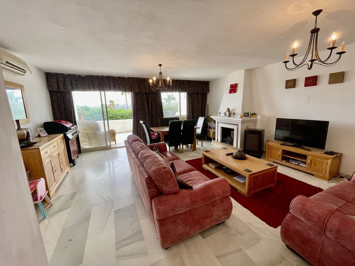 Semi-Detached House in La Duquesa — photo 3 of 10