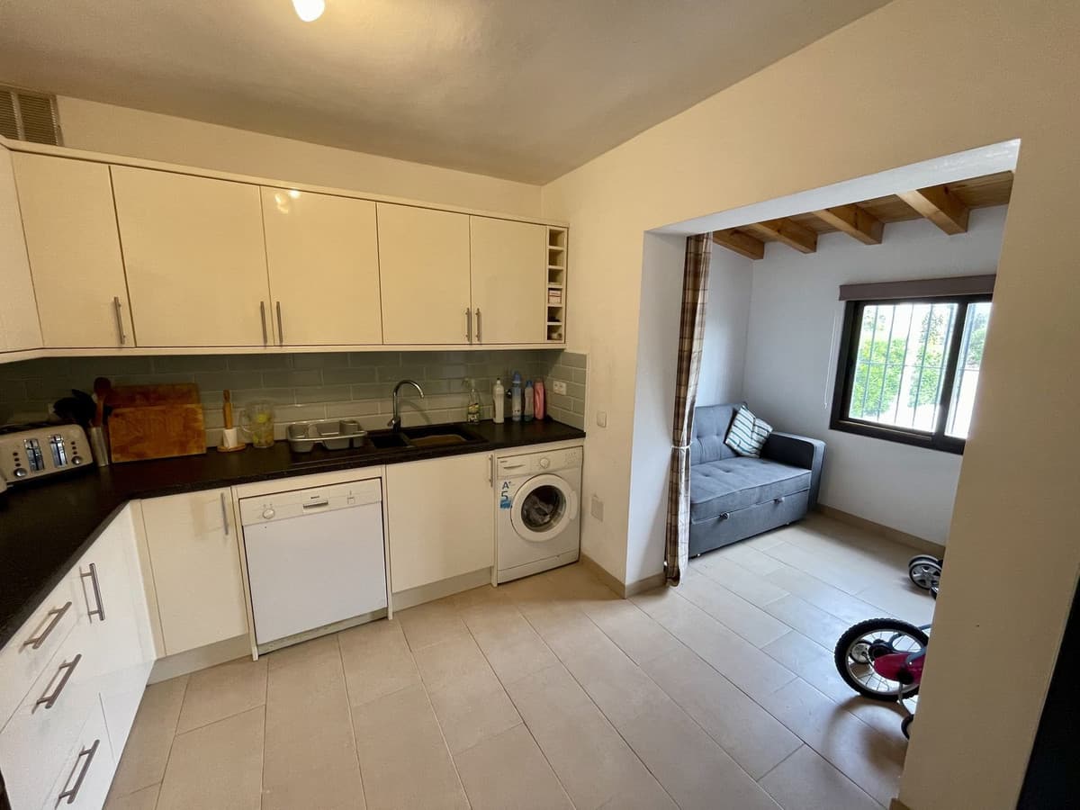 Semi-Detached House in La Duquesa — photo 5 of 10