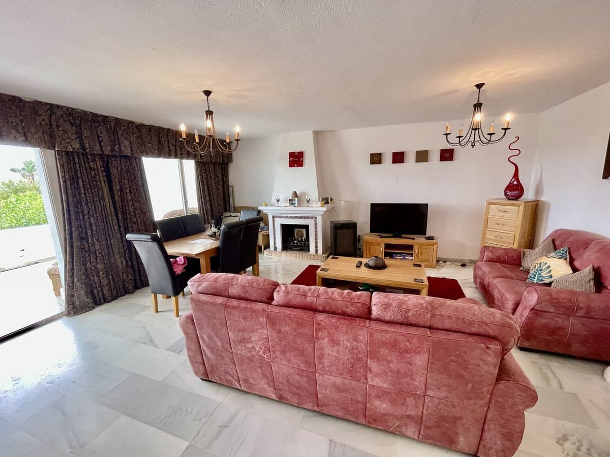 Semi-Detached House in La Duquesa — photo 7 of 10