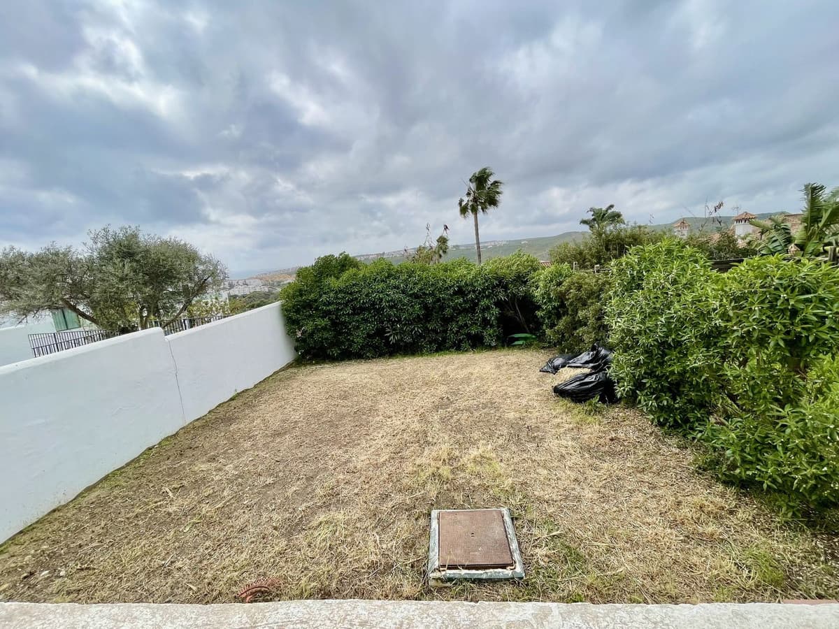 Semi-Detached House in La Duquesa — photo 9 of 10