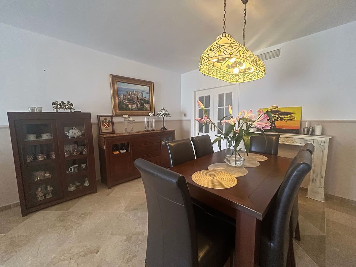 Middle Floor Apartment in Calahonda — photo 10 of 10