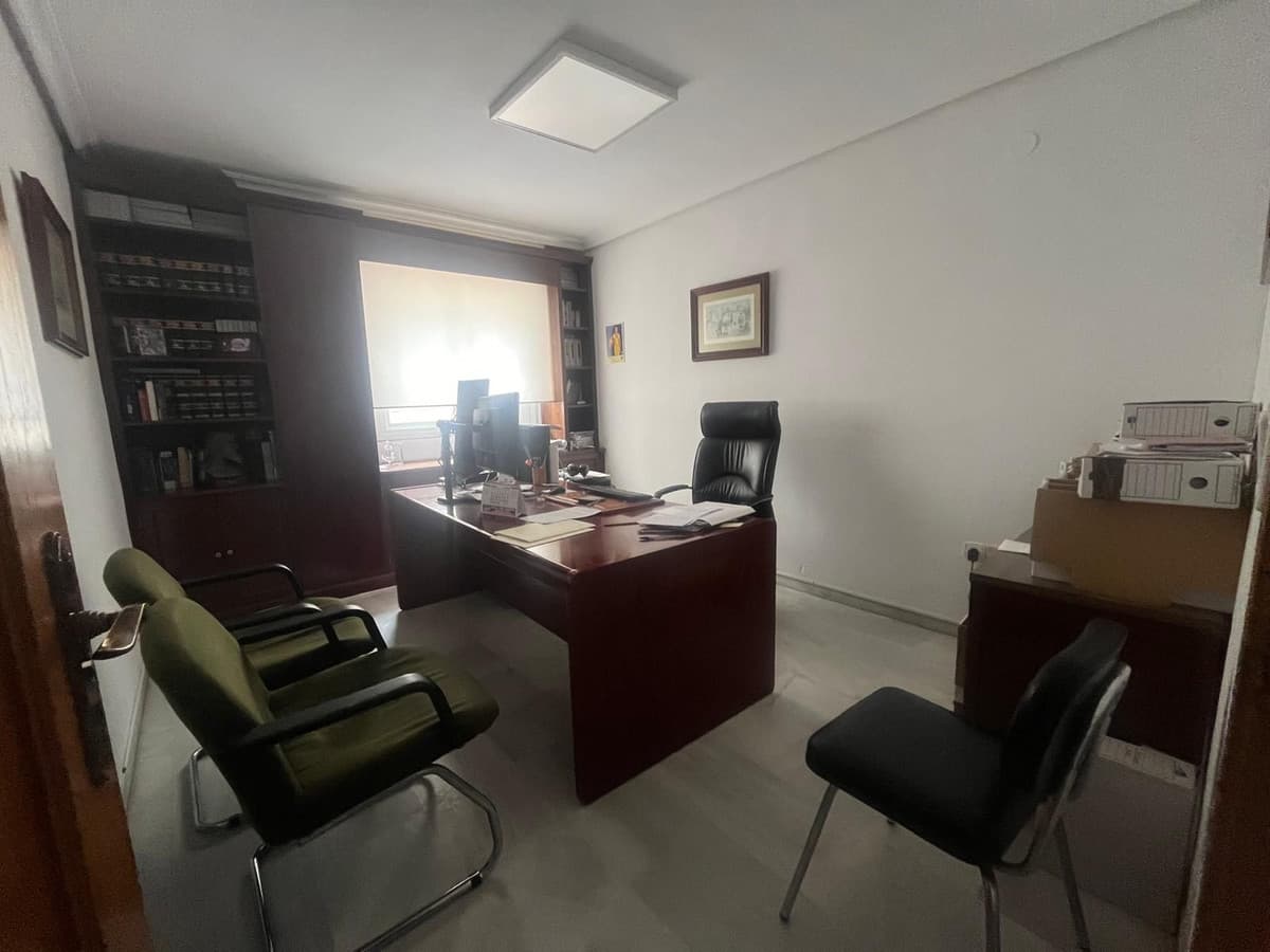 Middle Floor Apartment in Estepona — photo 3 of 8