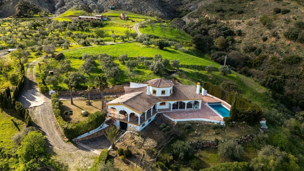 Cortijo in Casarabonela — photo 1 of 10