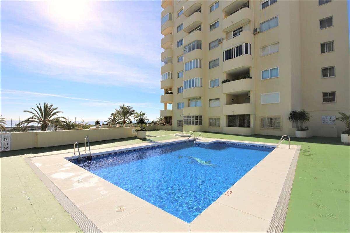 Middle Floor Apartment in Estepona — photo 2 of 10