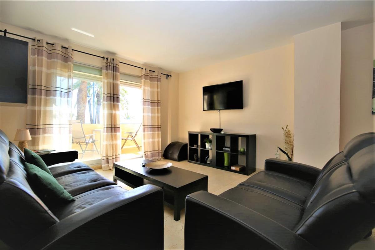Middle Floor Apartment in Estepona — photo 3 of 10