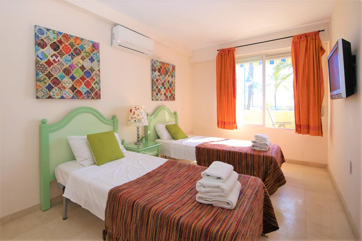 Middle Floor Apartment in Estepona — photo 6 of 10